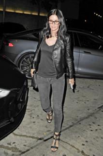 Courteney Cox feet photo thumbnail