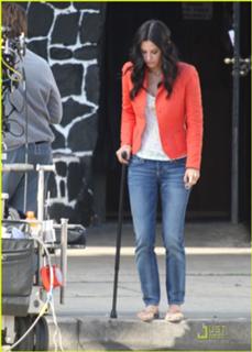 Courteney Cox feet photo thumbnail