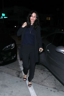 Courteney Cox feet photo thumbnail