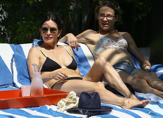 Courteney Cox feet photo thumbnail