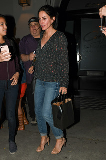 Courteney Cox feet photo thumbnail