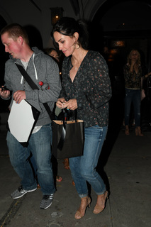 Courteney Cox feet photo thumbnail