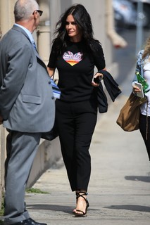 Courteney Cox feet photo thumbnail