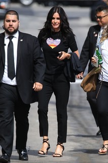 Courteney Cox feet photo thumbnail