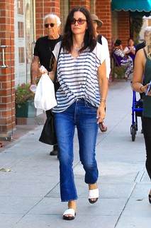 Courteney Cox feet photo thumbnail