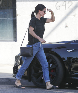 Courteney Cox feet photo thumbnail
