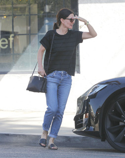 Courteney Cox feet photo thumbnail