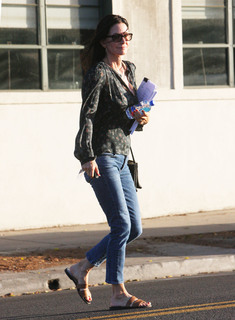 Courteney Cox feet photo thumbnail