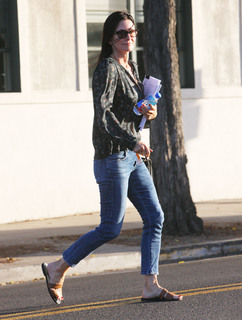 Courteney Cox feet photo thumbnail