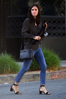 Courteney Cox feet photo thumbnail