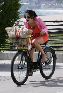 Courteney Cox feet photo thumbnail