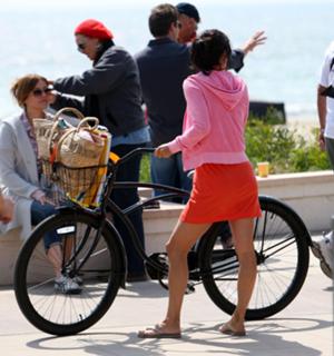 Courteney Cox feet photo thumbnail