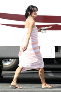 Courteney Cox feet photo thumbnail