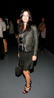 Courteney Cox feet photo thumbnail