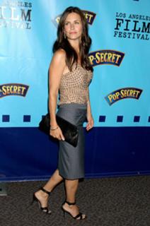 Courteney Cox feet photo thumbnail