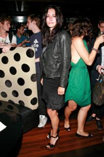 Courteney Cox feet photo thumbnail