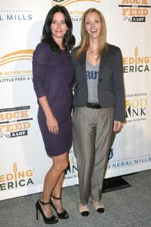 Courteney Cox feet photo thumbnail