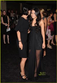 Courteney Cox feet photo thumbnail