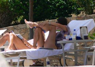 Courteney Cox feet photo thumbnail