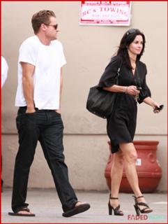 Courteney Cox feet photo thumbnail