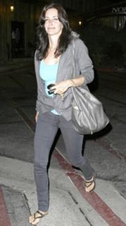Courteney Cox feet photo thumbnail