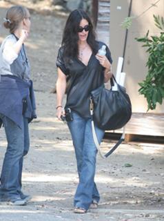 Courteney Cox feet photo thumbnail