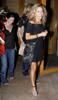 Courteney Cox feet photo thumbnail