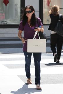 Courteney Cox feet photo thumbnail