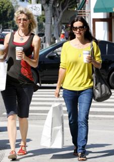 Courteney Cox feet photo thumbnail