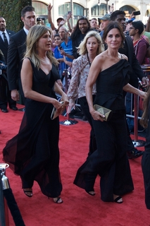 Courteney Cox feet photo thumbnail
