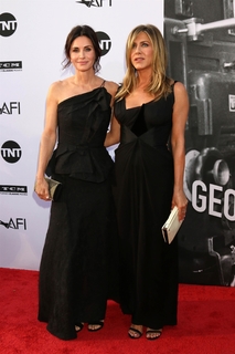 Courteney Cox feet photo thumbnail