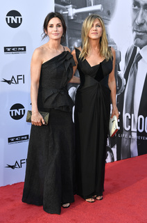 Courteney Cox feet photo thumbnail