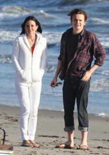 Courteney Cox feet photo thumbnail