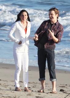 Courteney Cox feet photo thumbnail
