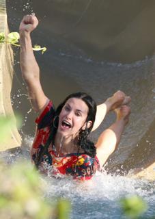 Courteney Cox feet photo thumbnail