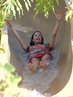 Courteney Cox feet photo thumbnail