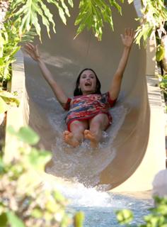 Courteney Cox feet photo thumbnail