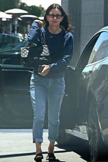 Courteney Cox feet photo thumbnail