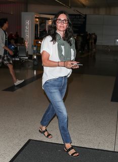 Courteney Cox feet photo thumbnail