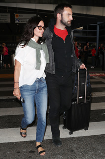 Courteney Cox feet photo thumbnail