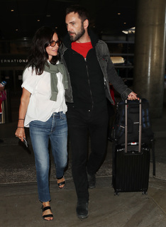 Courteney Cox feet photo thumbnail