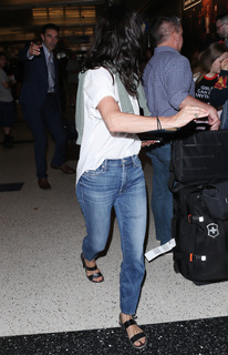 Courteney Cox feet photo thumbnail
