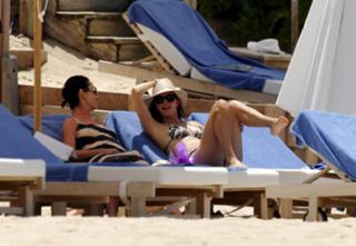 Courteney Cox feet photo thumbnail