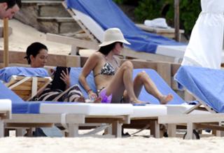 Courteney Cox feet photo thumbnail