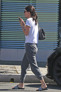 Courteney Cox feet photo thumbnail