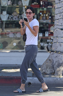 Courteney Cox feet photo thumbnail