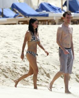 Courteney Cox feet photo thumbnail