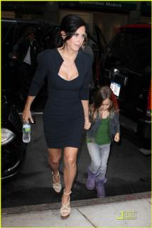 Courteney Cox feet photo thumbnail