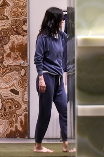 Courteney Cox feet photo thumbnail