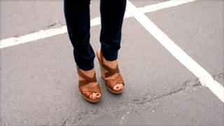 Courteney Cox feet photo thumbnail